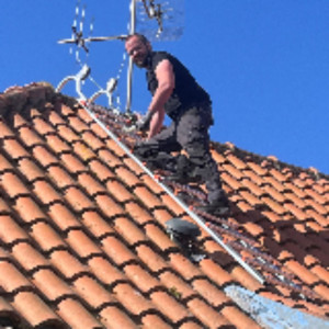 Pierre B. (Ramonage Et Toit)