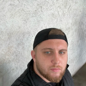 Lukas L.
