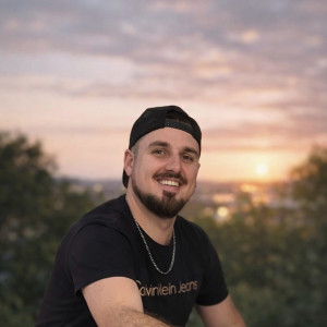 Jonathan B. (JohnTp)