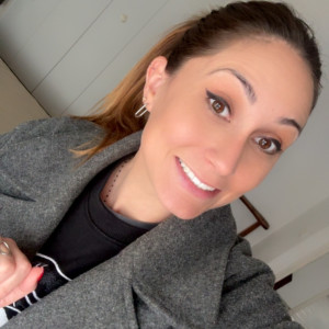 Emmanuelle B.