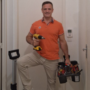 Thomas L. (EI THOMAS LARROUS)