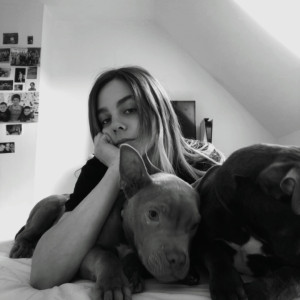Lola B.