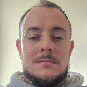 Cyril R. (Cyril Entretien Extérieur)