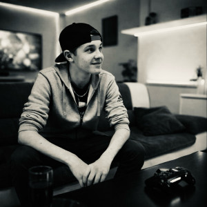 Lucas L.