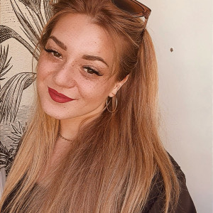 Alix B.