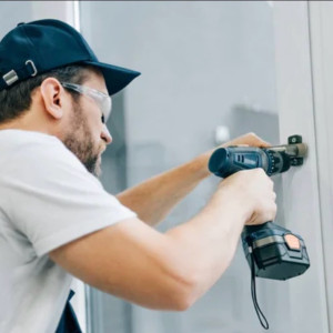 Omar M. (multi services)