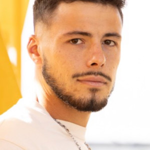 Enzo B.