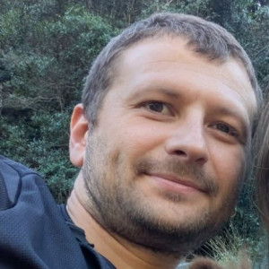 César C.
