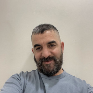 Madjid G. (Tomi montage de meube)