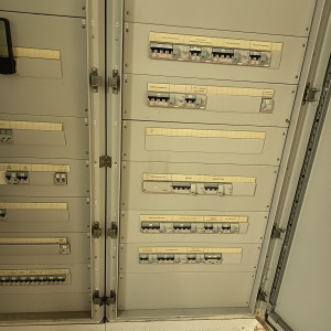 Arnold R. (Kmd Électricien)