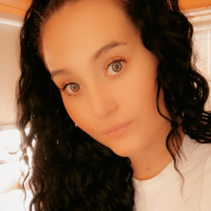 Ella R.