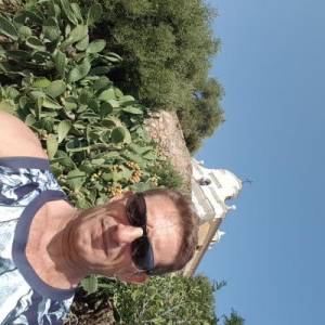 Roger L. (Roger Leon vega)