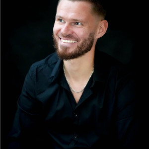 Damien V.