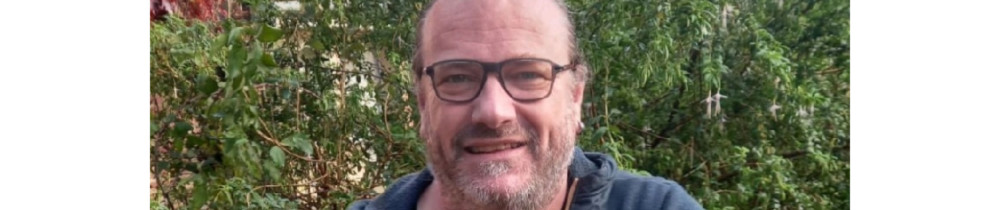 Alexandre V. (les doigts dans la prise...