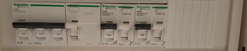 Vitor R. (Electricien-Sousa)