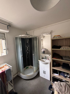 Photo de galerie - (AVANT) Création d’une cloison et pose d’une porte coulissante 