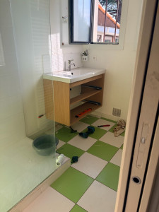 Photo de galerie - Meuble de salle de bain et vasque 