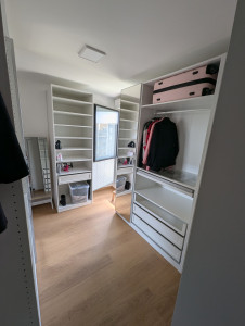 Photo de galerie - Montage de meubles Ikea pour un dressing complet.
