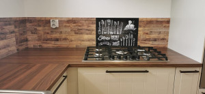 Photo de galerie - Création et pose d'une crédence personnalisée. 