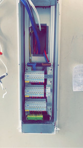 Photo de galerie - Câblages d’un tableau électrique 3 rangé 