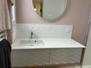 Photo de galerie - Installation d'un meuble vasque et miroirs