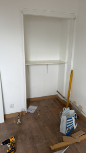 Photo de galerie - Petite bricole de maison. montage d’étagères, peinture, montage de meuble, étagères, accrocher des tableaux aux murs. 
