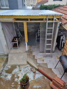 Photo de galerie - Création d'un abris complet mur toiture électricité. 