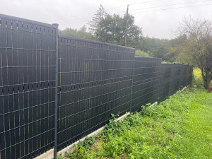 Photo de galerie - Clôture  , Grillages avec soubassement et brise vue