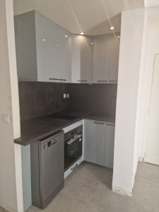 Photo de galerie - Pose d'une petite cuisine sur mesure 