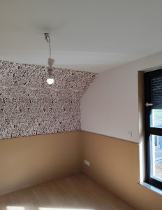 Photo de galerie - Pose moulure, pose tapisserie a raccord, mise en peinture des murs