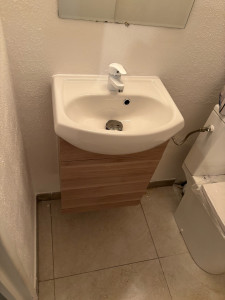 Photo de galerie - Monter de lavabo et deux meubles