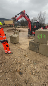 Photo de galerie - Déchargement de blocs béton ( 1,3 tonnes ) 