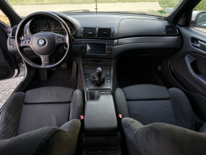 Photo de galerie - Nettoyage en profondeur de cette bmw de 25 ans ayant stagné plusieurs années