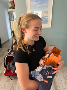 Photo de galerie - Baby-sitting à domicile : garde d’enfants en toute sécurité, activités adaptées, aide aux repas et au coucher. Personne sérieuse et attentive pour le bien-être de vos enfants.