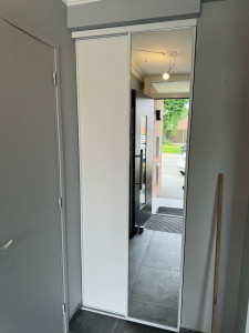 Photo de galerie - Pose de portes de placard 