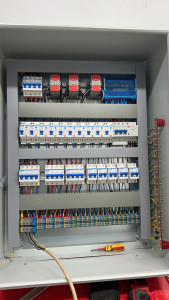 Photo de galerie - Pour réaliser le réseaux électrique de votre entreprise, maison, magasin, bureau, parking.... Electricien Lachoub propose à ces clients l’étude ,l’installation et la maintenance ?‍♂️ de réseaux électrique 