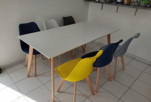 Photo de galerie - Montage table et chaises