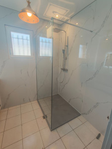 Photo de galerie - Pose d'un bac à douche extra plat 