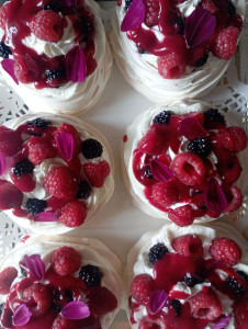 Photo de galerie - Pavlova fruits du jardin 