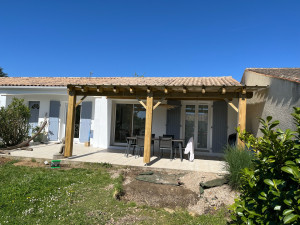 Photo de galerie - Fabrication d’une pergola bois de 20m2 avec toit en bac acier 