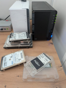 Photo de galerie - Récupération de données, remplacement de disques durs, configuration de NAS (Synology, etc.) pour vos sauvegardes — particuliers et professionnels.