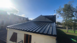 Photo de galerie - Toiture en tuile/ toiture en bac acier isolé 