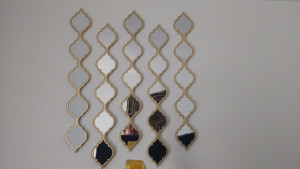 Photo de galerie - Pose de miroirs sur mur béton