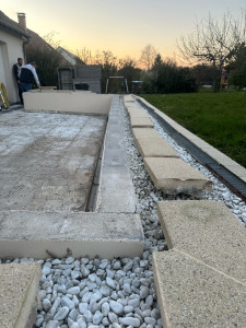 Photo de galerie - Renforcemént d’un muret fragilisé enduit puis pose de chaperon 