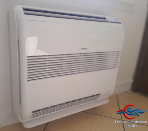 Photo de galerie - Installation d'une console murale Toshiba 5000W pour un salon. Client et matériels fournis par Leroy Merlin