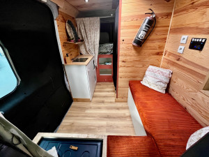 Photo de galerie - Camion aménagé en location 