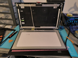 Photo de galerie - Réparation de la dalle d'un ordinateur portable. 