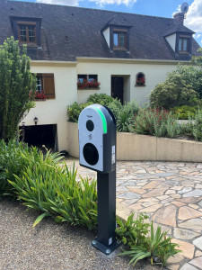 Photo de galerie - Installation borne de recharge 
