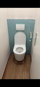 Photo de galerie - Montage d’un toilettes suspendu 