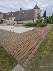 Photo de galerie - Saturateur sur une terrasse en bois exotique 